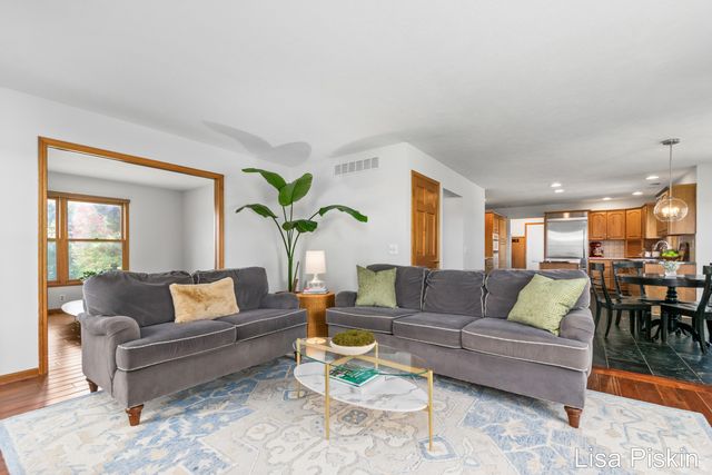 2197 Knollpoint Drive NE, Ada, MI 49301