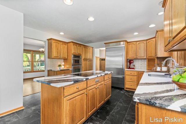 2197 Knollpoint Drive NE, Ada, MI 49301