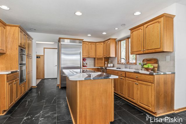 2197 Knollpoint Drive NE, Ada, MI 49301