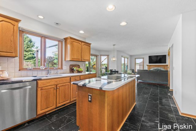 2197 Knollpoint Drive NE, Ada, MI 49301