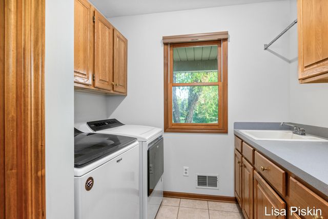 2197 Knollpoint Drive NE, Ada, MI 49301