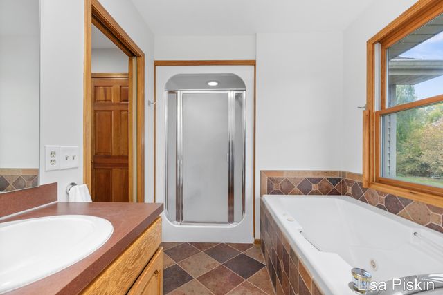 2197 Knollpoint Drive NE, Ada, MI 49301