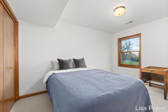 2197 Knollpoint Drive NE, Ada, MI 49301