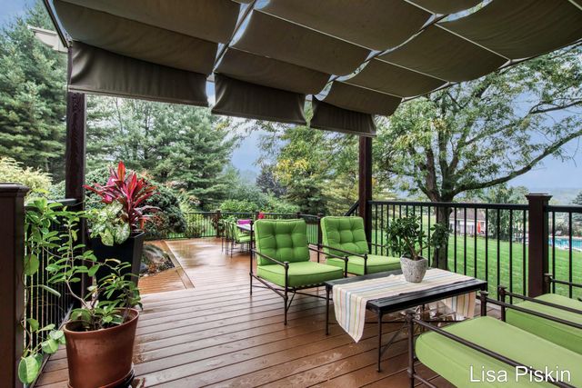 2197 Knollpoint Drive NE, Ada, MI 49301