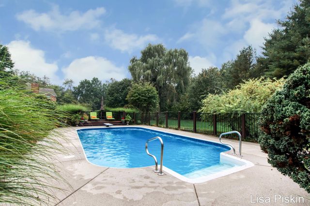 2197 Knollpoint Drive NE, Ada, MI 49301