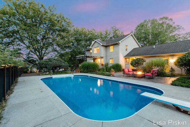 2197 Knollpoint Drive NE, Ada, MI 49301