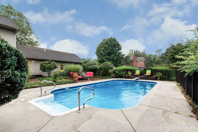 2197 Knollpoint Drive NE, Ada, MI 49301