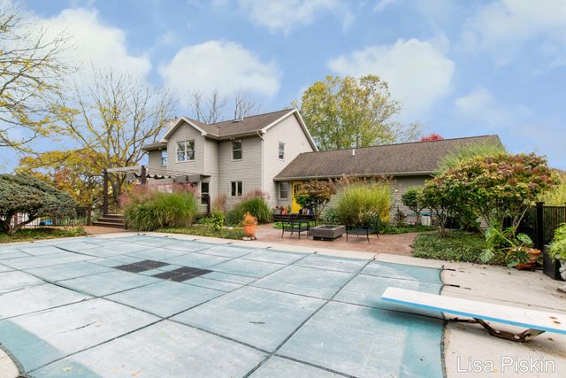 2197 Knollpoint Drive NE, Ada, MI 49301