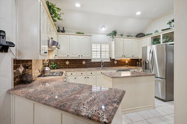 3852 Walden Way, Dallas, TX 75287