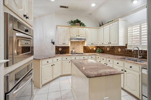 3852 Walden Way, Dallas, TX 75287