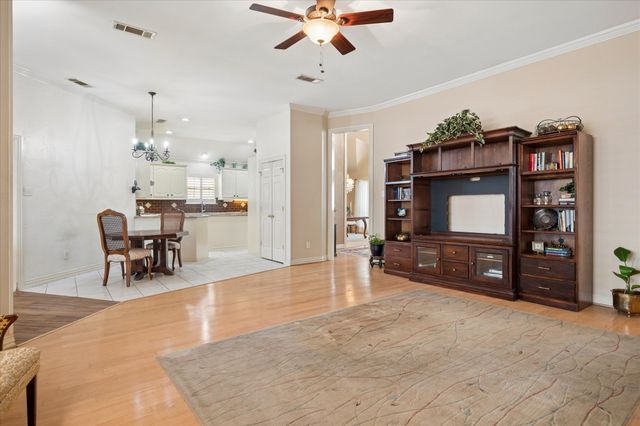 3852 Walden Way, Dallas, TX 75287