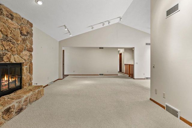 66 Oak Creek Trail, Madison, WI 53717