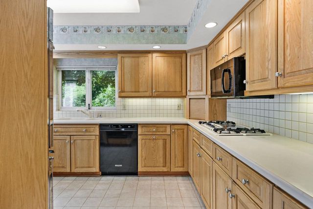 66 Oak Creek Trail, Madison, WI 53717