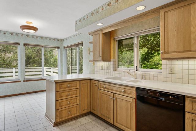 66 Oak Creek Trail, Madison, WI 53717