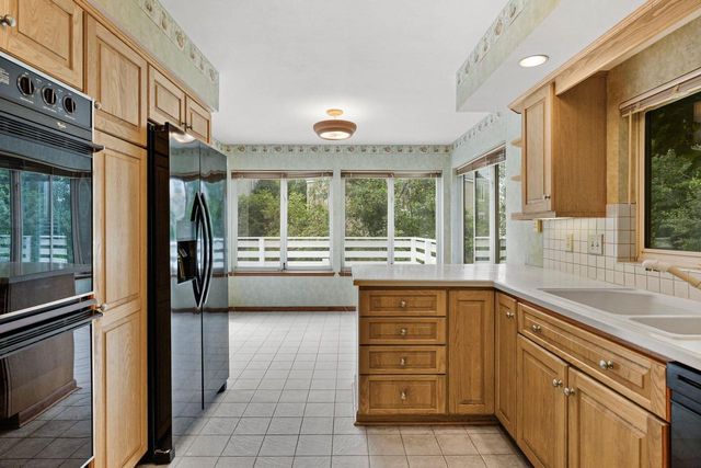 66 Oak Creek Trail, Madison, WI 53717
