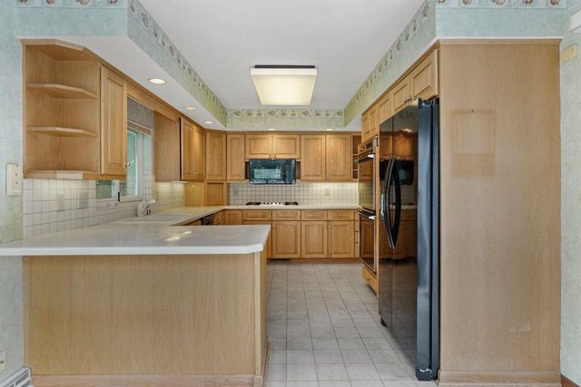 66 Oak Creek Trail, Madison, WI 53717