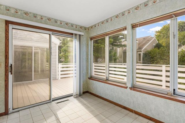 66 Oak Creek Trail, Madison, WI 53717