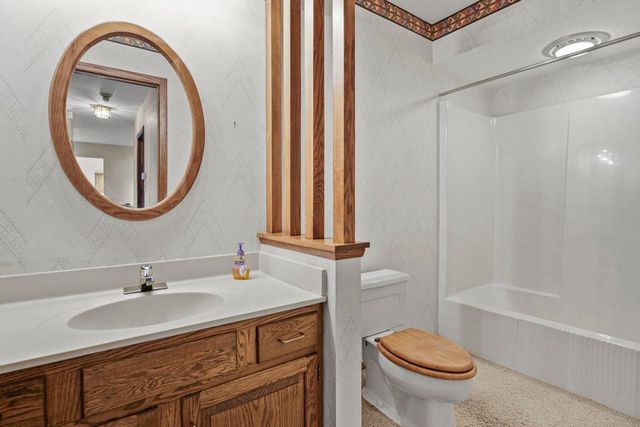 66 Oak Creek Trail, Madison, WI 53717