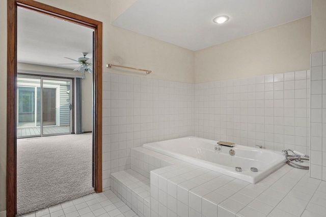 66 Oak Creek Trail, Madison, WI 53717