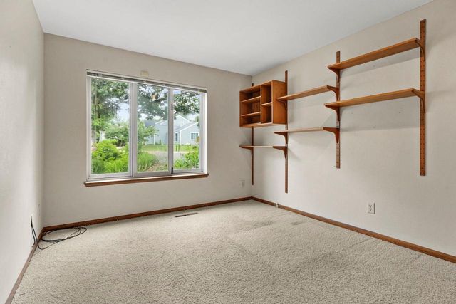 66 Oak Creek Trail, Madison, WI 53717