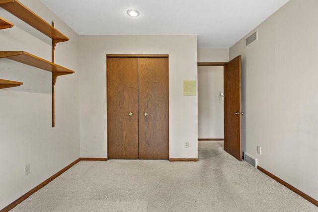 66 Oak Creek Trail, Madison, WI 53717