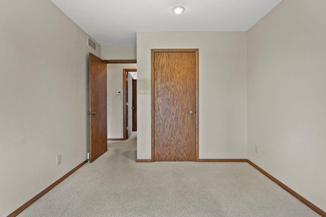 66 Oak Creek Trail, Madison, WI 53717