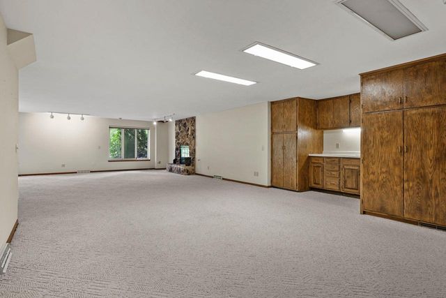 66 Oak Creek Trail, Madison, WI 53717
