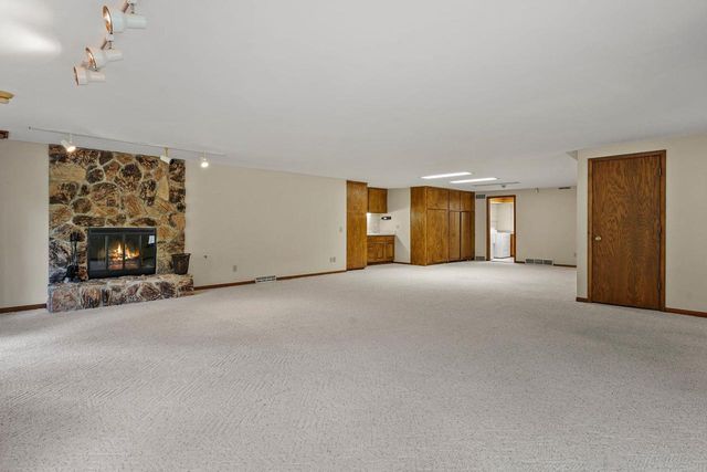 66 Oak Creek Trail, Madison, WI 53717