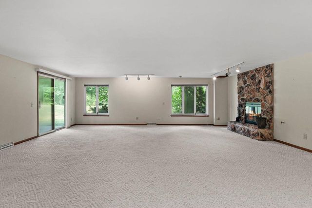 66 Oak Creek Trail, Madison, WI 53717