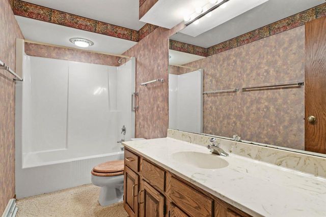 66 Oak Creek Trail, Madison, WI 53717