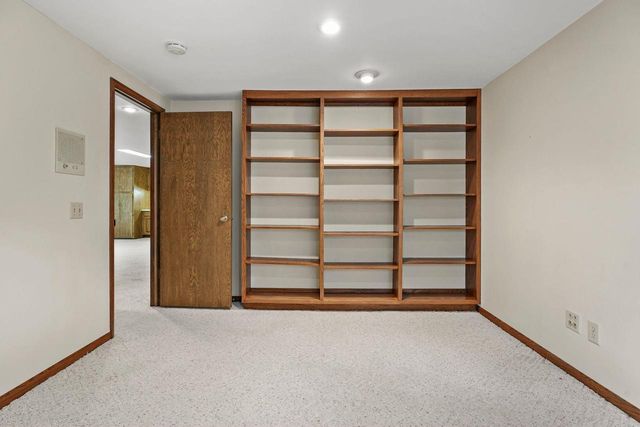 66 Oak Creek Trail, Madison, WI 53717