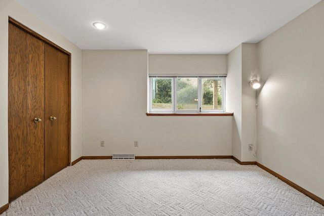 66 Oak Creek Trail, Madison, WI 53717