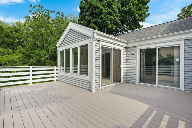 66 Oak Creek Trail, Madison, WI 53717