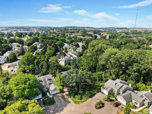 66 Oak Creek Trail, Madison, WI 53717