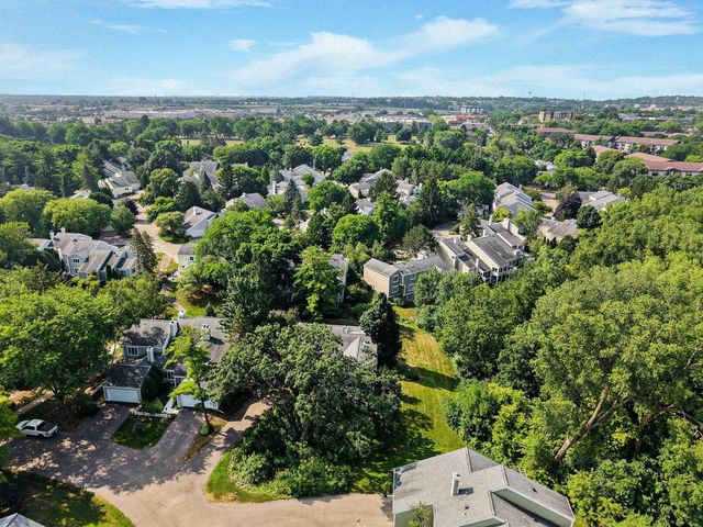 66 Oak Creek Trail, Madison, WI 53717