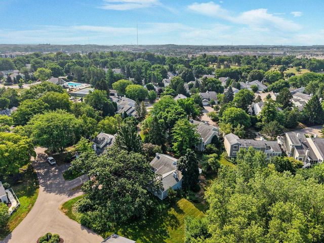 66 Oak Creek Trail, Madison, WI 53717