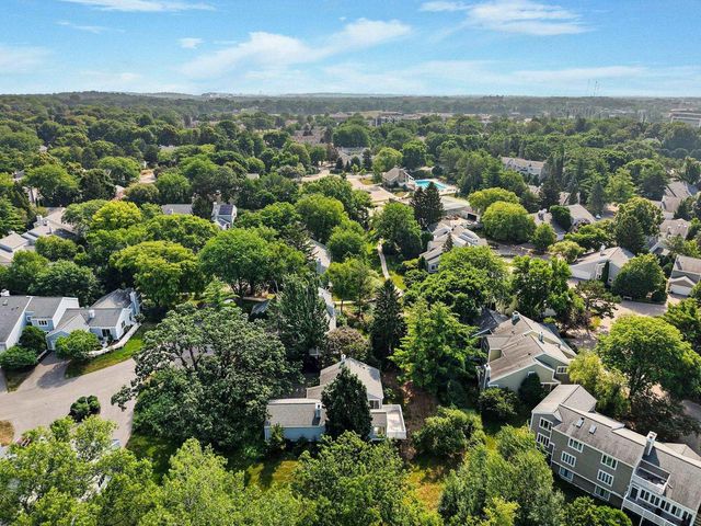 66 Oak Creek Trail, Madison, WI 53717