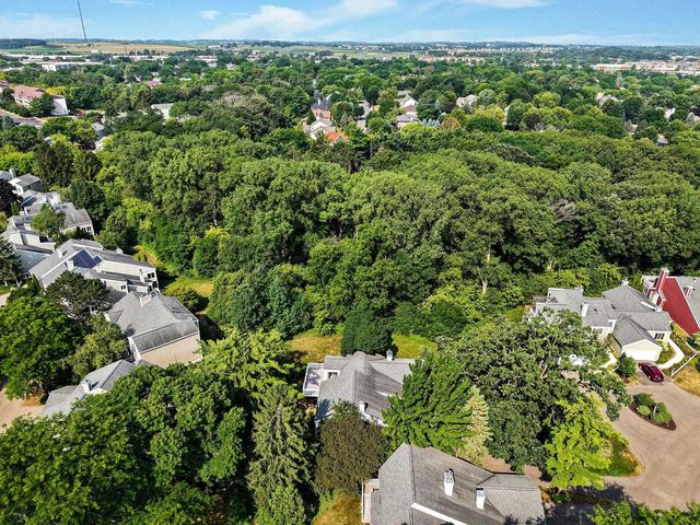 66 Oak Creek Trail, Madison, WI 53717