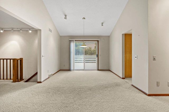 66 Oak Creek Trail, Madison, WI 53717