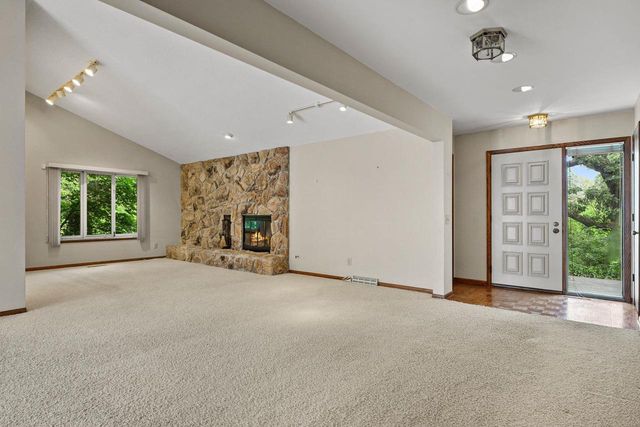 66 Oak Creek Trail, Madison, WI 53717