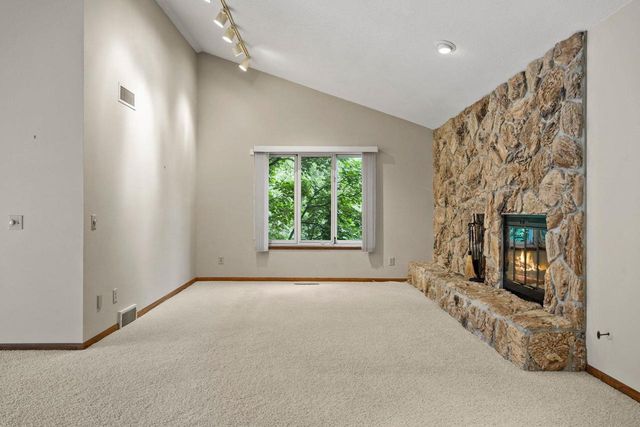 66 Oak Creek Trail, Madison, WI 53717