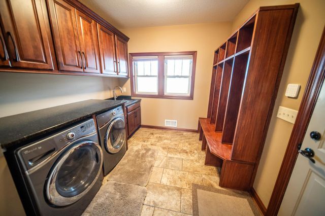 2990 Stone Park Drive NE, Rochester, MN 55906