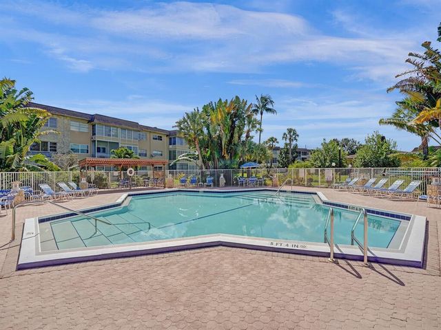 5041 W OAKLAND PARK Boulevard 111, Lauderdale Lakes, FL 33313