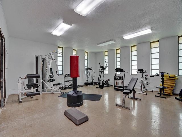 5041 W OAKLAND PARK Boulevard 111, Lauderdale Lakes, FL 33313