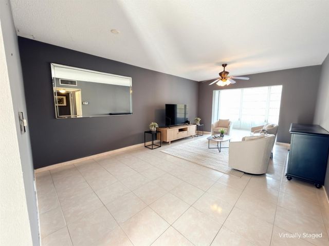 5041 W OAKLAND PARK Boulevard 111, Lauderdale Lakes, FL 33313