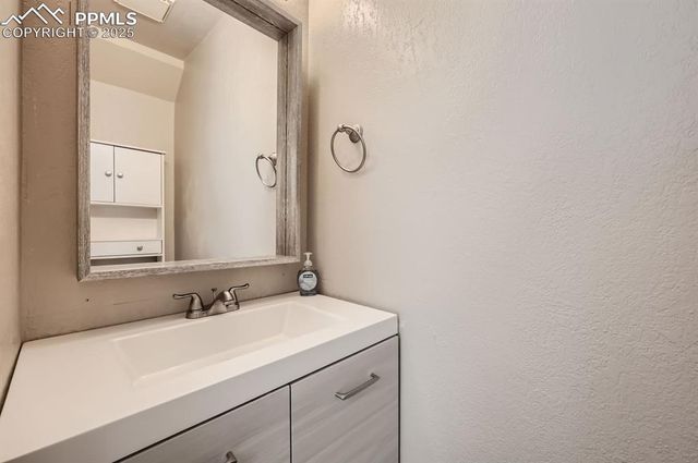 3210 Van Teylingen Drive B, Colorado Springs, CO 80917