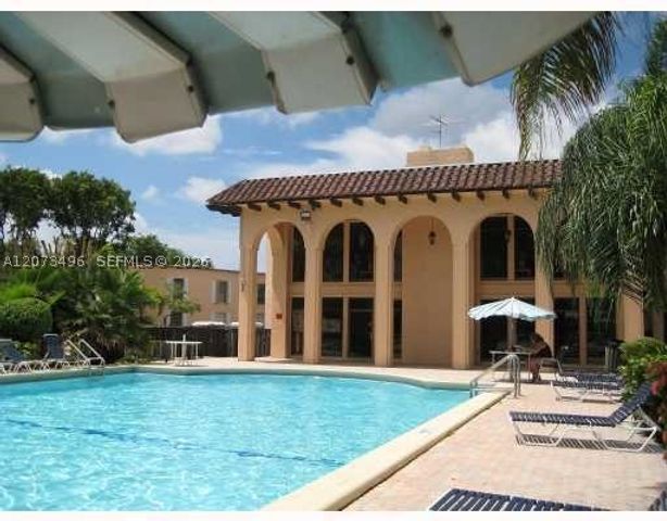 10810 N KENDALL DR Q-11, Miami, FL 33176