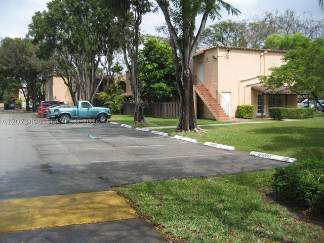 10810 N KENDALL DR Q-11, Miami, FL 33176