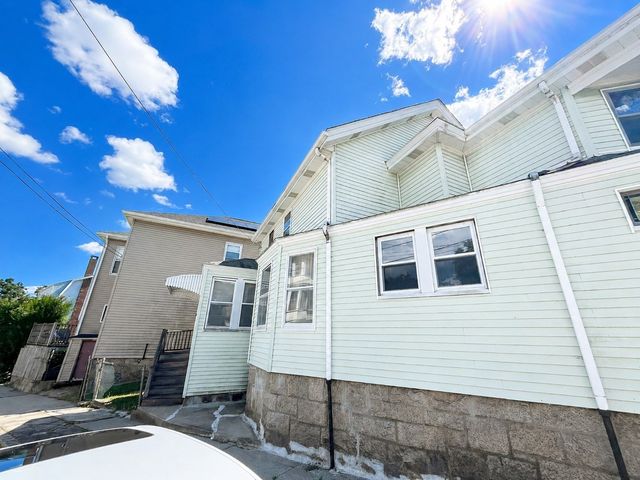 2018 Pleasant St, Fall River, MA 02723