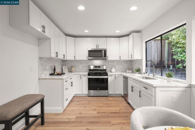 2185 Greenridge Dr, Richmond, CA 94803